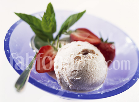 Strawb and Ice cream photo