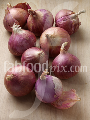 Pink curry onions photo